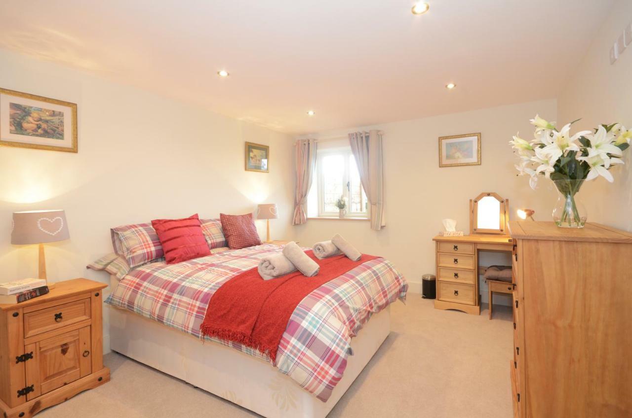 The Piglets Villa York Exterior photo