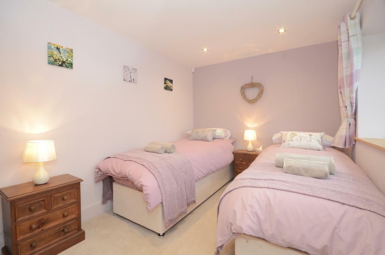 The Piglets Villa York Exterior photo