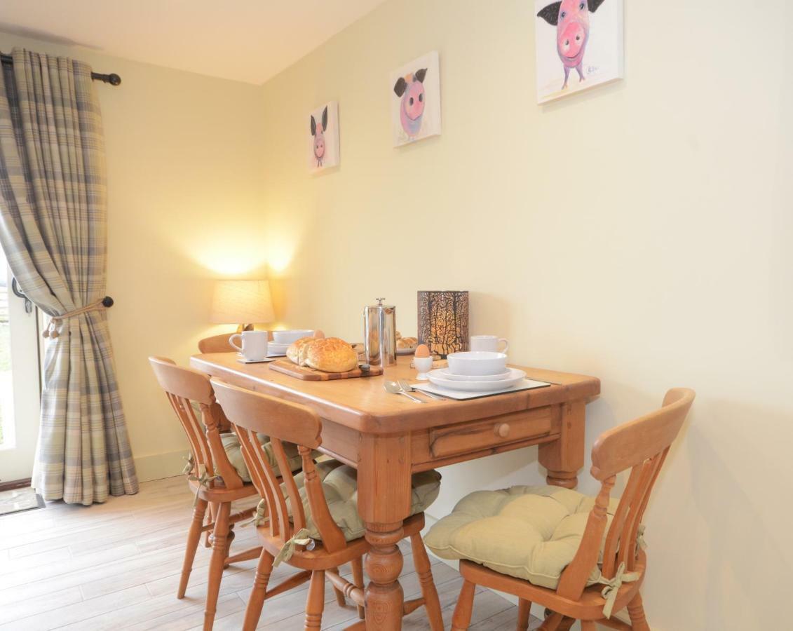 The Piglets Villa York Exterior photo